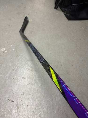 Senior Bauer 2s Pro XL Right Handed Hockey Stick P28M Pro Stock (Used)