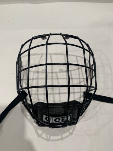 Large CCM 480 Hockey Cage