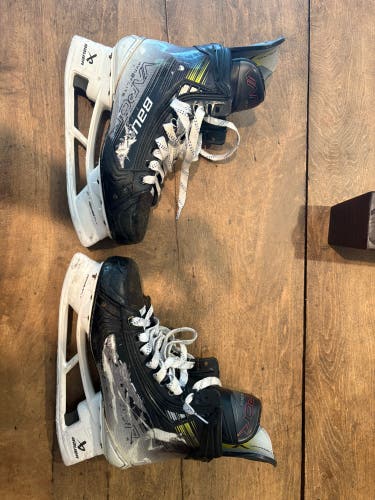 Bauer Vapor Hyperlite 2 Hockey Skates  8 (Used)