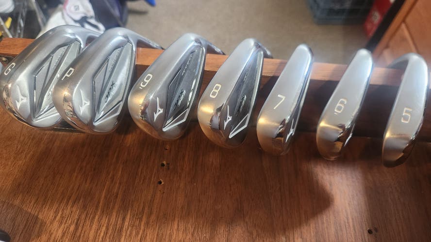Mizuno JPX 923 Forged Irons 5-GW  F3 Graphite Shafts