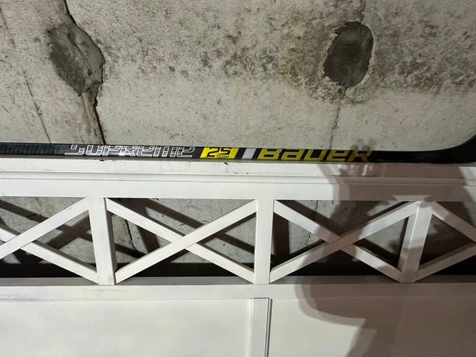 Junior Bauer Supreme 2S Left Hand Hockey Stick P88 (Used)