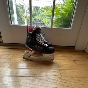 Bauer Vapor X Hockey Skates Extra Wide Width  Size 3 (Used)