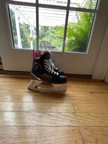 Bauer Vapor X Hockey Skates Extra Wide Width  Size 3 (Used)