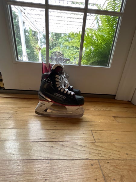 Bauer Vapor X Hockey Skates Extra Wide Width  Size 3 (Used)