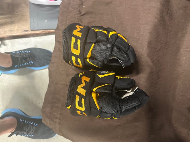 CCM JetSpeed FT6 Gloves 10" (Used)