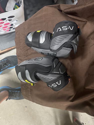 Senior Extra Large CCM Tacks AS-V Elbow Pads (Used)