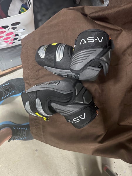 Senior Extra Large CCM Tacks AS-V Elbow Pads (Used)