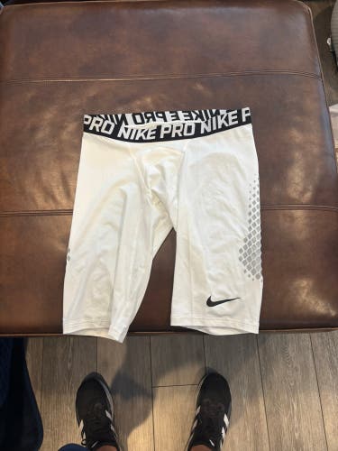 White Large/Extra Large Men's Nike Compression (Used)