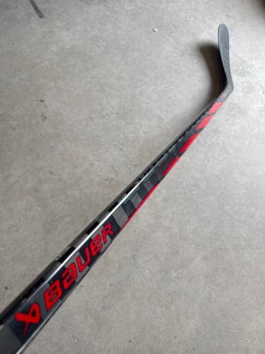 P92 87 Flex Senior Bauer Proto R Left Hand Hockey Stick Pro Stock (Used)