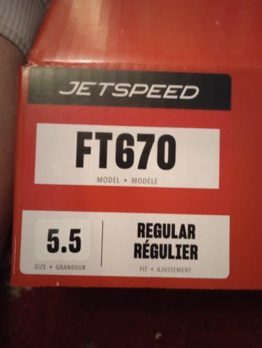 *Unused* CCM JetSpeed FT670 Hockey Skates Regular Width Size 5.5 (New)