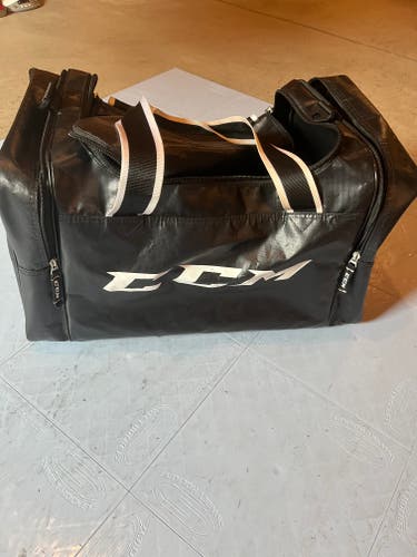CCM Team Hockey Duffle Bag (New - Lots of Room)
