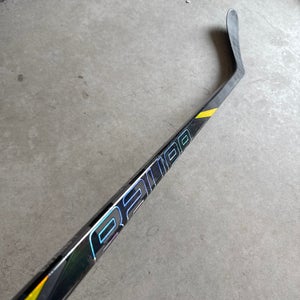 P28 65 Flex Senior Bauer Tracer Left Hand Hockey Stick Pro Stock (Used)