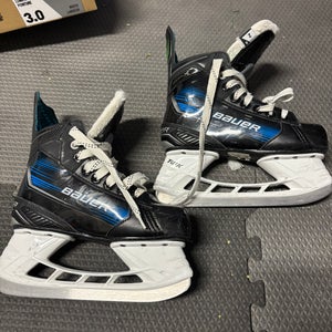 Bauer Hockey Skates Regular Width Size 2 (Used)