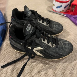 Black Unisex Youth 13K (Little Kids) Diadora Cleats (Used)