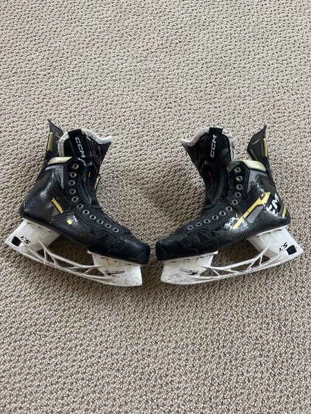 2023 CCM AS-V Pro Hockey Skates Regular Width   9 (Used)