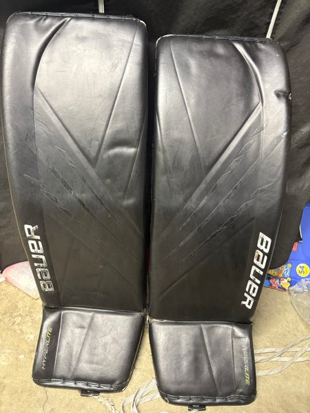 XL  Bauer Hyperlite Goalie Leg Pads (Used)
