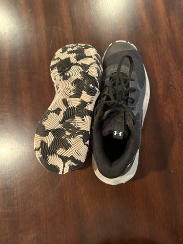 Black Men's Size M 10.0 (W 11.0) Adult Under Armour Shoes (Used)