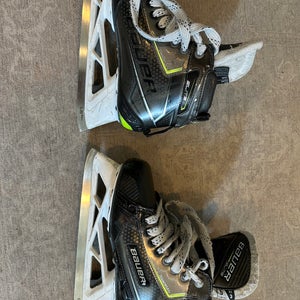 Bauer Elite Hockey Goalie Skates Size 5 (Used)