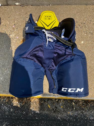 Senior Small CCM Tacks 9040 Hockey Pants (Used)