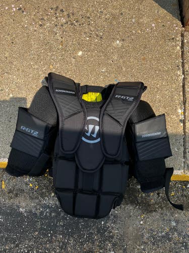 Junior Bauer GSX Hockey Goalie Skates Regular Width Size 1 (Used)