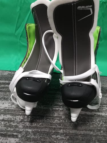 Intermediate Bauer XLS Hockey Skates Regular Width Size 5 (Used)