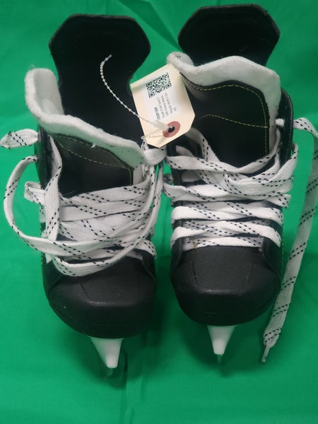 Youth CCM Tacks 9040 Hockey Skates Regular Width 9 (Used)
