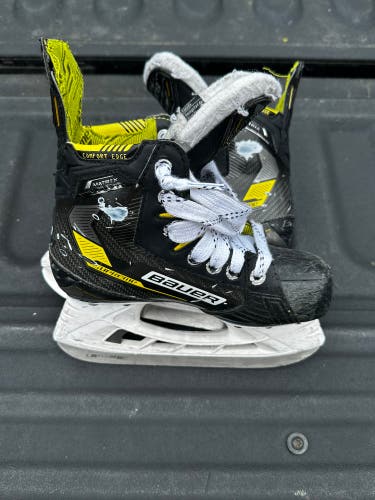 Bauer Supreme Matrix Hockey Skates Regular Width Size 1 (Used)