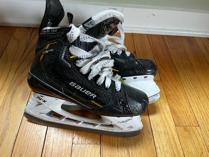 Bauer Supreme M5 Pro Hockey Skates Regular Width Size 3.5 (Used)