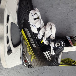 2024 Bauer Vapor X4 Hockey Skates Regular Width Size 2.5 (Like New)