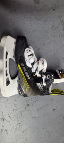 2024 Bauer Vapor X4 Hockey Skates Regular Width Size 2.5 (Like New)