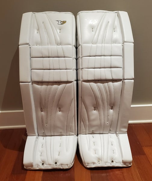 Vaughn Velocity V7 XF Pro Carbon 34+2 Pads (Like new)
