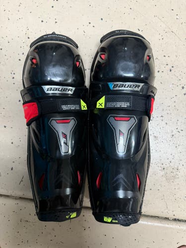 Intermediate Bauer Vapor 3X 13" Shin Pads