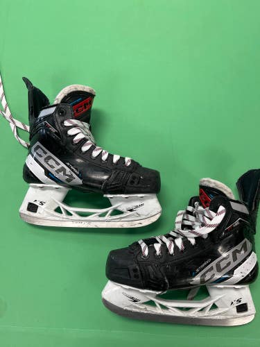 Junior CCM Jetspeed FT680 Hockey Skates Regular Width Size 3.5 (Used)