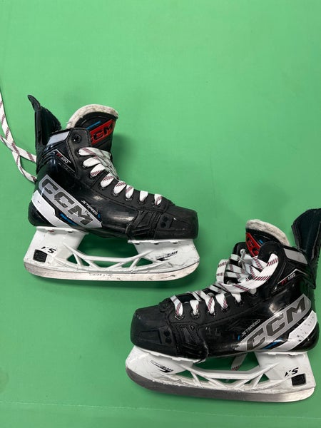Junior CCM Jetspeed FT680 Hockey Skates Regular Width Size 3.5 (Used)