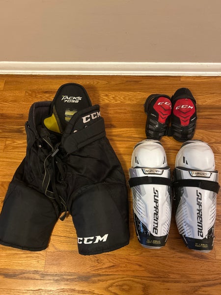 Junior Hockey Gear (Sz: Small)