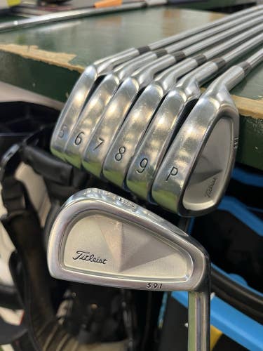Titleist 591 4-PW Iron Set DG S200
