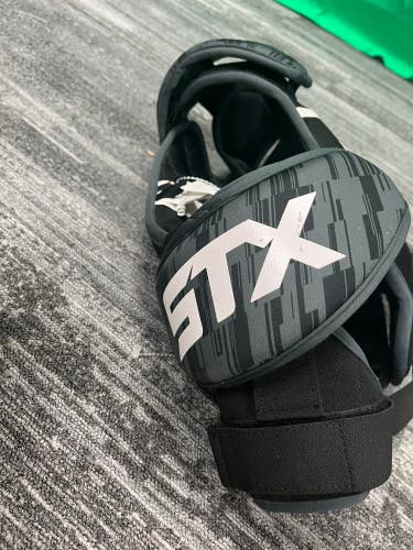 Small Youth STX Stallion 75 Shoulder Pads (Used)