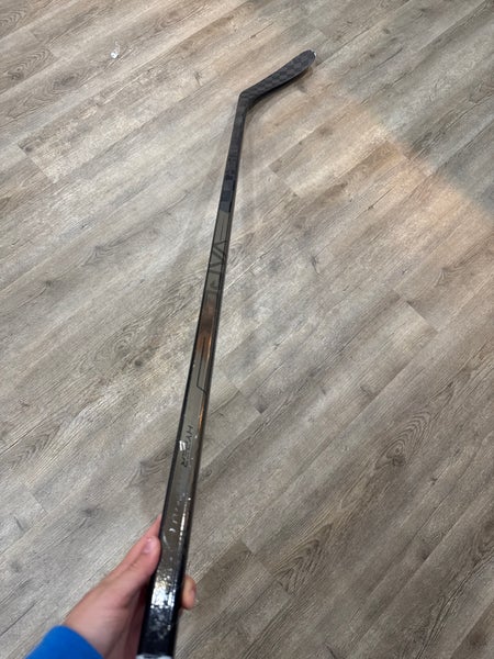 Junior Bauer Hyperlite 2 Right Handed Hockey Stick (Used)