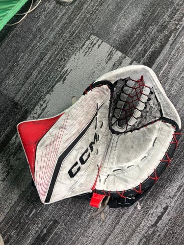 Senior CCM EFlex 6 Goalie Glove Regular (Used)