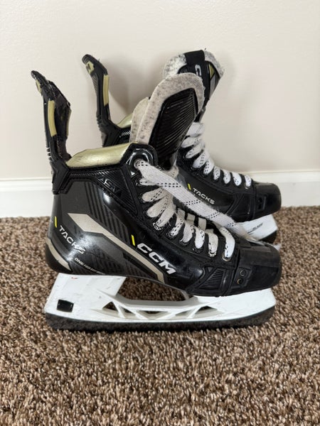 CCM AS-V Hockey Skates Regular Width Size 6.5 (Used)