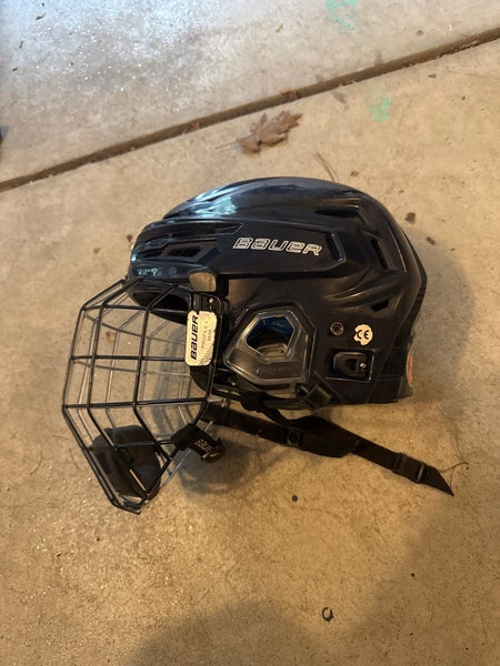 Medium Bauer Re-Akt 150 Helmet (Used)