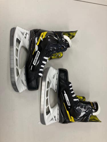 NEW Senior Bauer Supreme Ignite Pro Hockey Skates Size 8.5