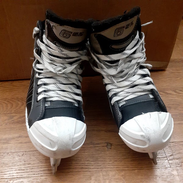 CCM 652 Super Tacks Hockey Goalie Skates regular Width 9 (Used)