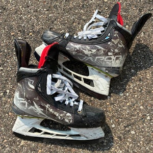 Senior Bauer Vapor Hyperlite Hockey Skates 7 (Used)