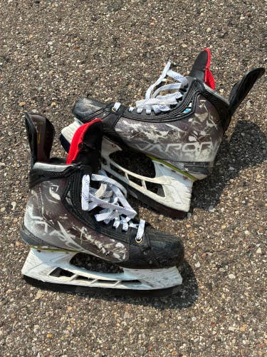 Senior Bauer Vapor Hyperlite Hockey Skates 7 (Used)