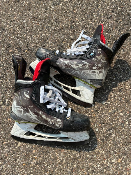 Senior Bauer Vapor Hyperlite Hockey Skates 7 (Used)