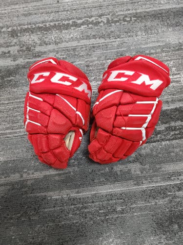 Red Junior CCM JetSpeed FT390 Gloves 12" (Used)
