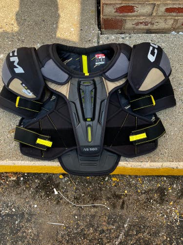 Small Senior CCM TACKS AS 580 Shoulder Pads (Used)