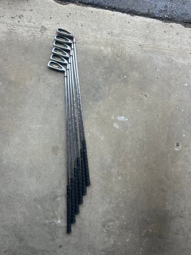 Men's   Right Handed Iron Set Regular Flex 6 Pieces Steel Shaft (Used)