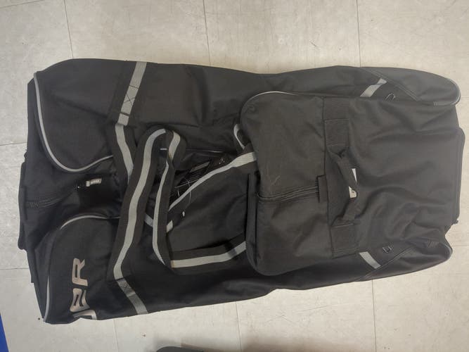 Bauer Core Wheeled Bag (New) Jr